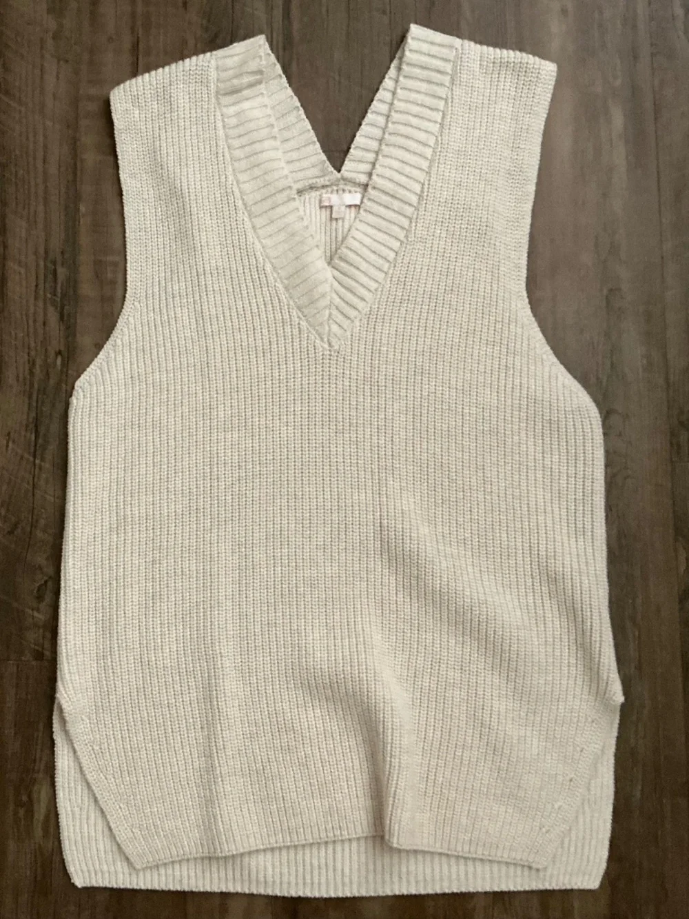 G.B. oversized cream ribbed V-neck sweater vest, size S